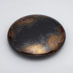 Circular covered Box with Design in Makie 