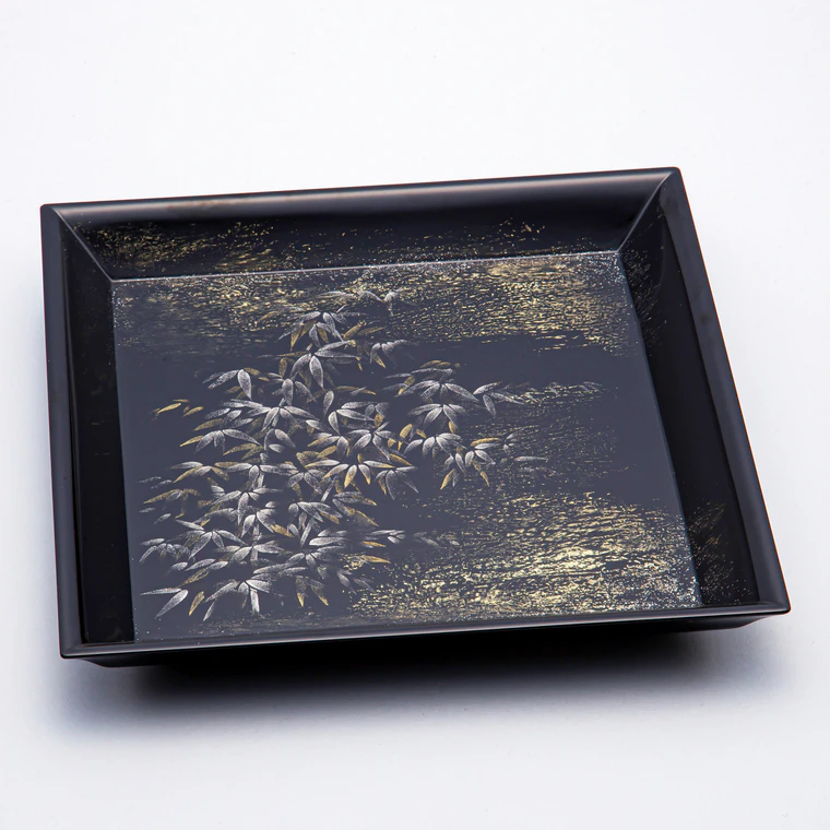 写真：蒔絵四方盆「静寂」