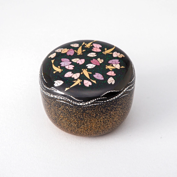 Tea Caddy with Design in Makie and Hyōmon "The water is getting warmer"