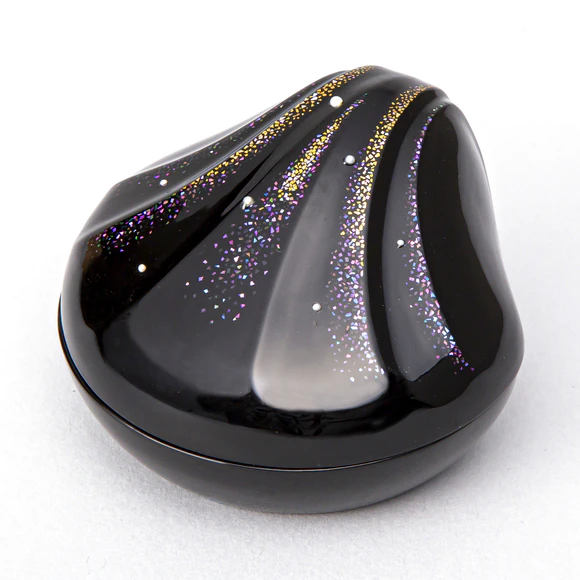 Kanshitsu Covered Circular Vessel with Design in Mother-of-pearl inlay "Light of the Sea"