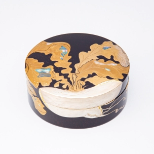 Covered Box with Design in Makie "Turnip"