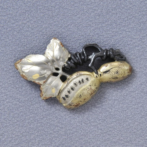 Metal Fitting in Shape of Three-leaf Akebia