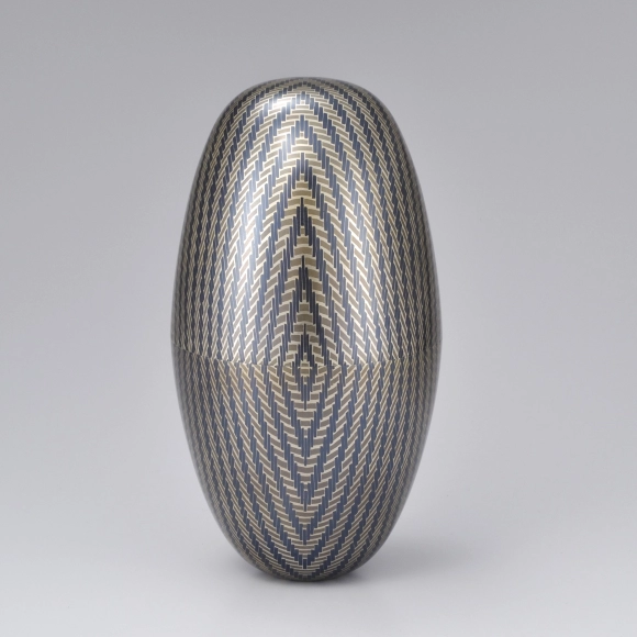 Covered Vessel Made by Wire-Weaving Method  "Resonance"