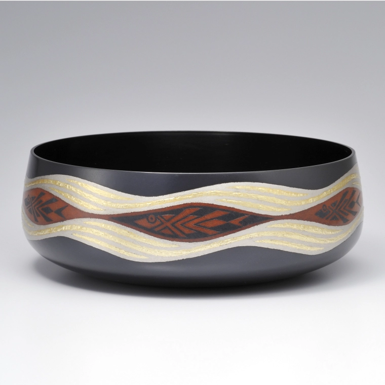 photo Flat Bowl Made of Copper and Gold Alloy with Design of Swimming Fish in Damascene Inlay