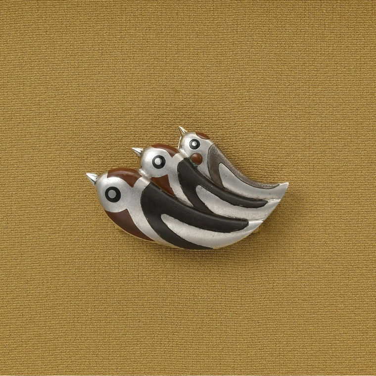 photo Silver Embossed Swallow Obi Sash Clip