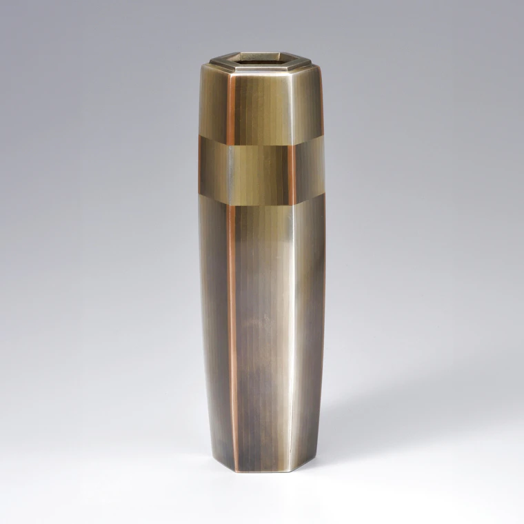photo Hexagonal Flower Vase Made by Heat Welding Method