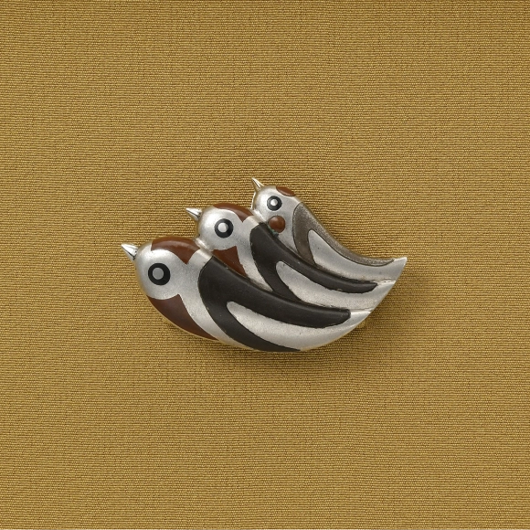 Silver Embossed Swallow Obi Sash Clip