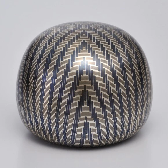Covered Vessel Made by Wire-Weaving Method  "Resonance"