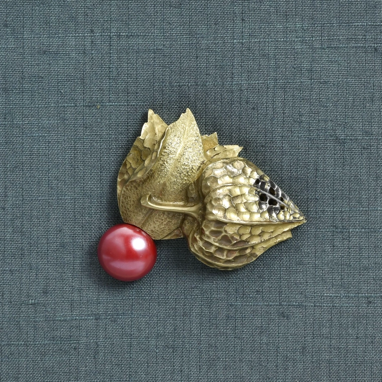 photo Metal Fitting in Shape of Bladder Cherries