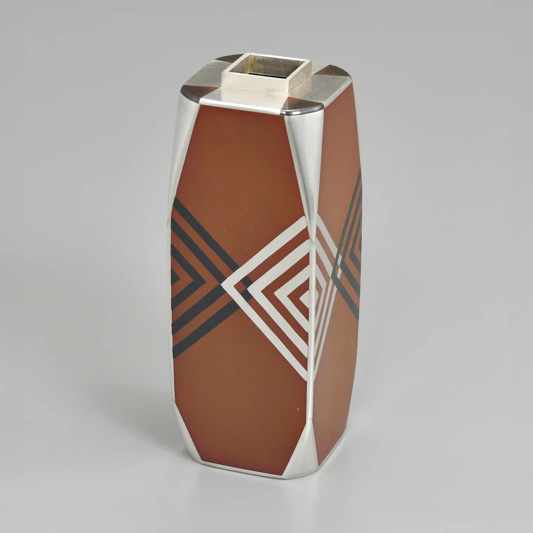 photo Flower Vase of Copper and Silver Made by Heat Welding Method with Inlay Decoration