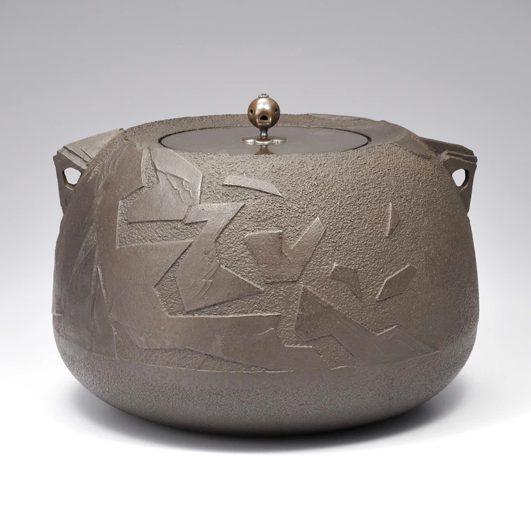 photo Tea Ceremony Kettle with Sloping Shoulders "Drift Ice"