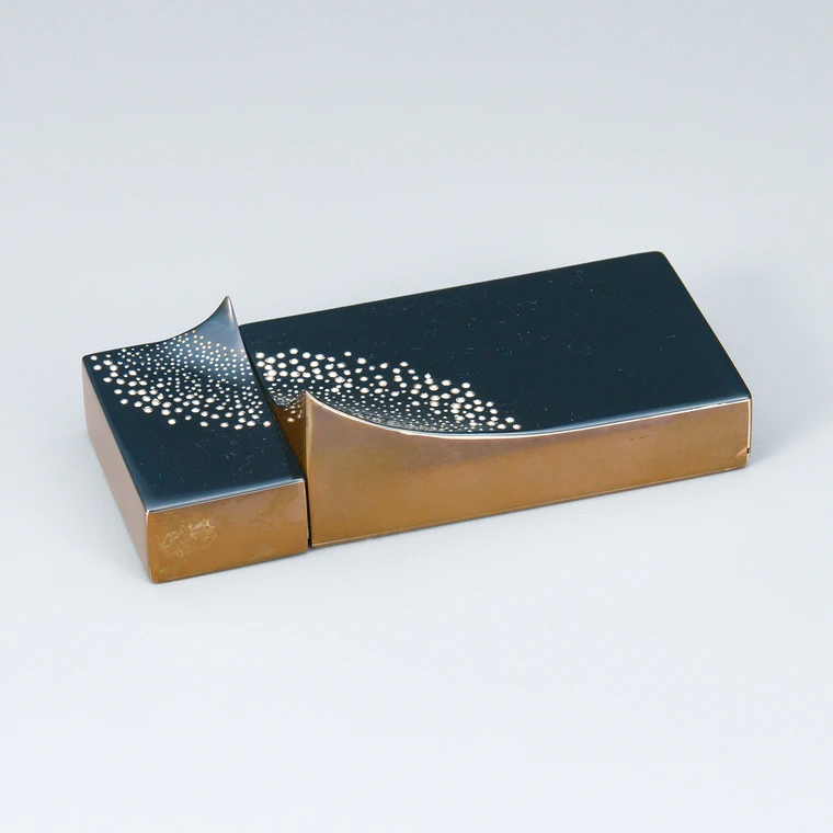 photo Small Box of Gold-Copper Alloy with Design in Inlay "Rippling Waves"