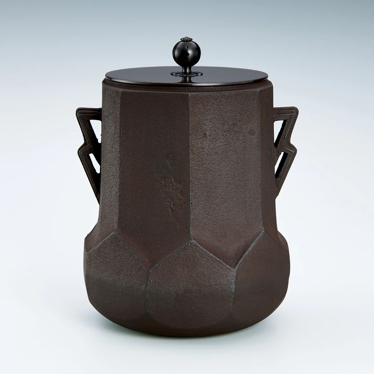 photo Faceted Cylindrical Tea Ceremony Kettle