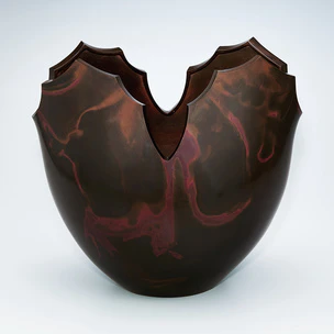 Flower vessel of cast shidō. “Waiting for the time”
