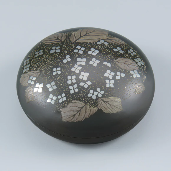Covered Box Made of Rōgin "Hydrangea"