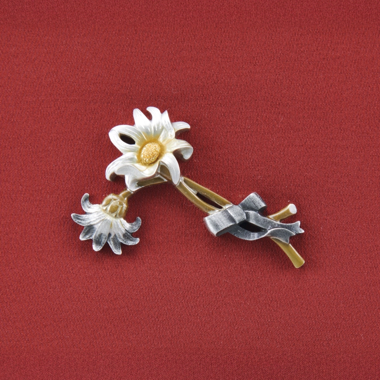 photo はなブローチ
