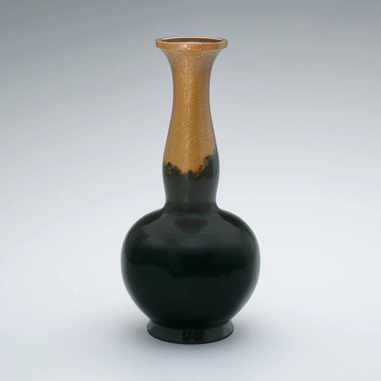 photo Flower vase cast in two different metals