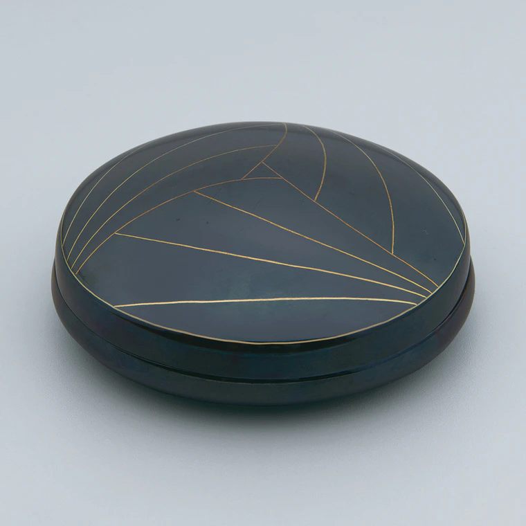 photo Covered Vessel of Copper Alloy with Hammered Inlay