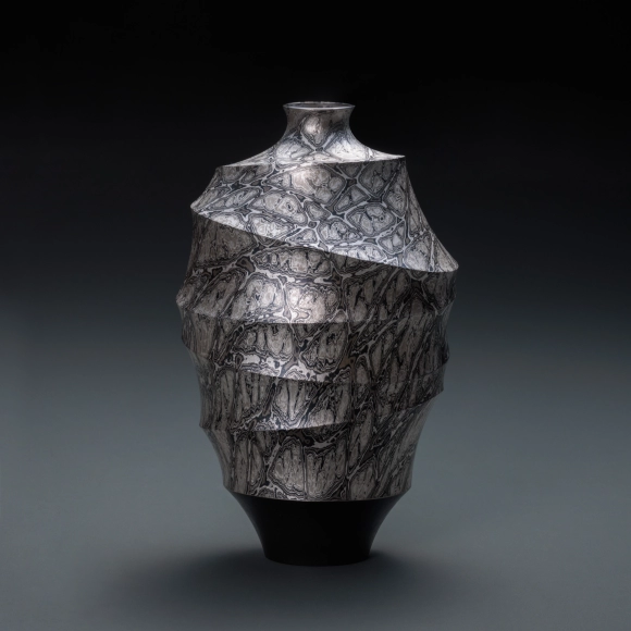 Flower Vessel of mokumegane with ridge design made in hammer work