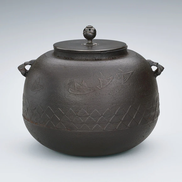 Tea Ceremony Kettle of Flared Mouth with Triangle Design