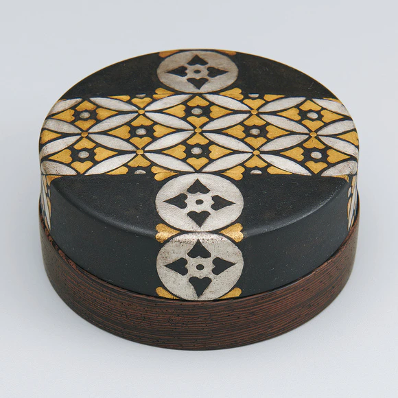 布目象嵌華文鉄合子(Masami Ichikawa) ｜Gallery Japan