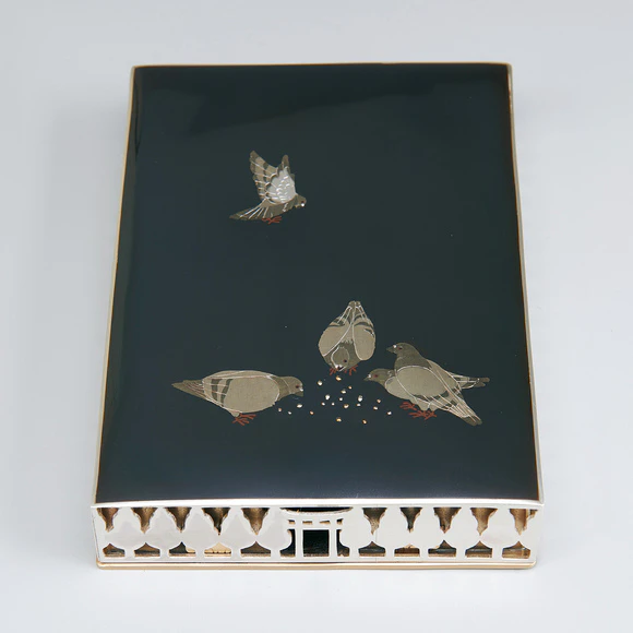 黒味銅象嵌文箱「塔鳩」