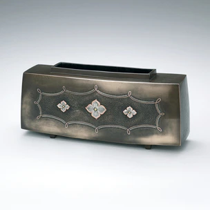 時代金工細工　古銅鍍金　花刻　緒締　V　R7366 時代金工細工 古銅鍍金 花刻 緒締 V R7366 工芸品