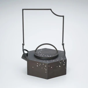 Iron Kettle with Inlay "Shape that Holds the Warmth"