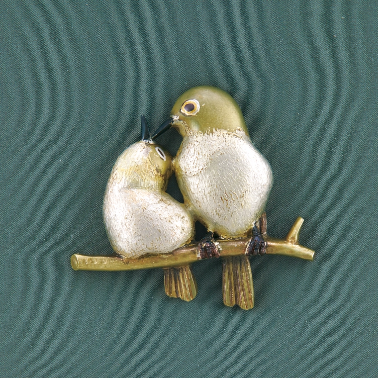 photo Metal Fitting in Shape of Parent and Child White-eyes