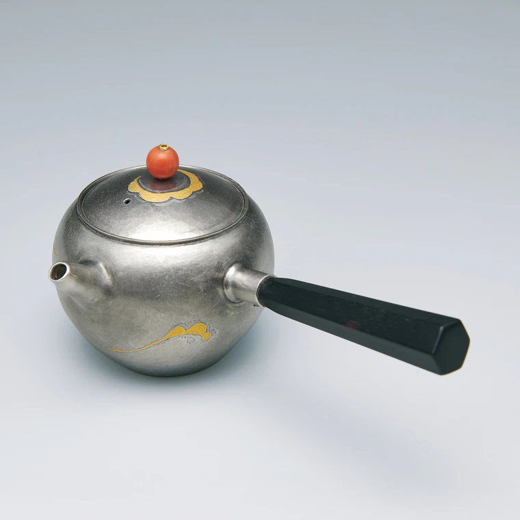 photo Silver Teapot "Hiun (Flying Clouds)"