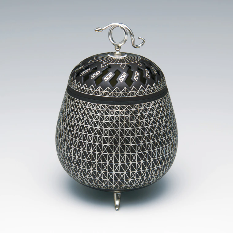 photo Iron Incense Burner with Inlay "Mi (Year of the Snake)"