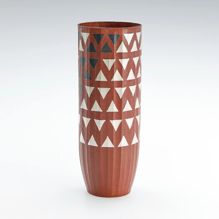 写真：切嵌花器「赤の連山・影」