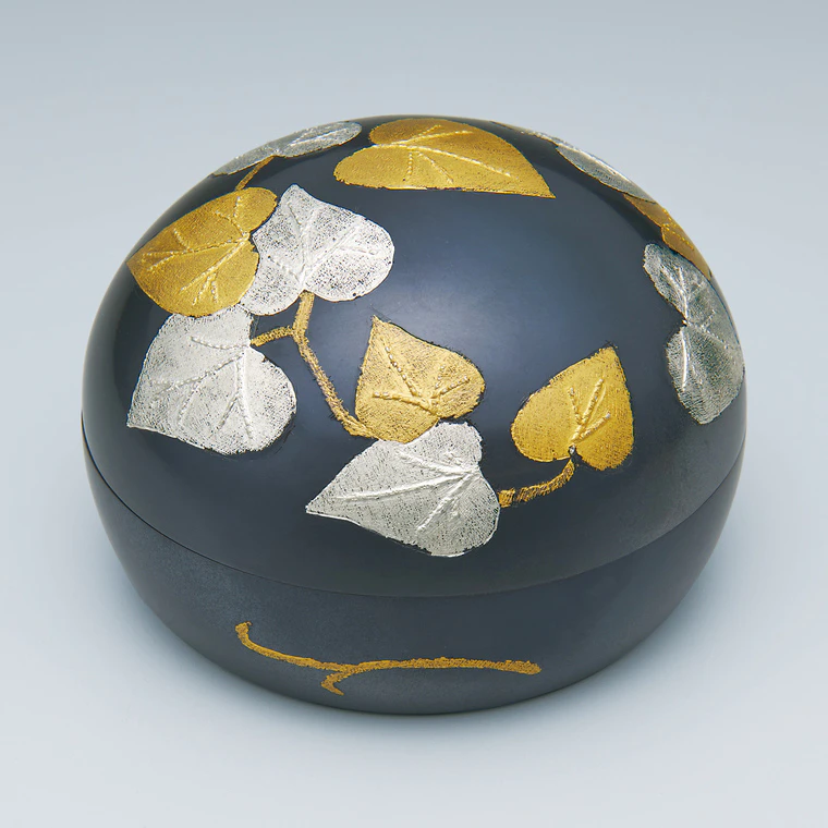 photo Covered Vessel of shakudō with design in inlay "Vine"