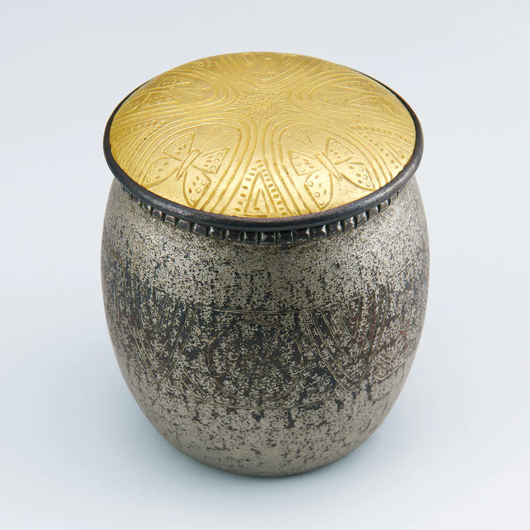 photo 花蝶文蓋物