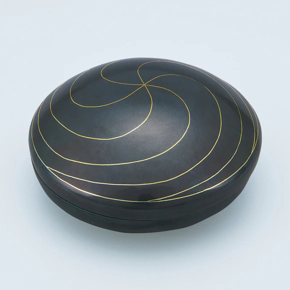 Covered Vessel of Copper Alloy with Hammered Inlay