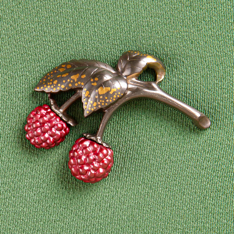 photo Metal Fitting in Shape of Raspberry