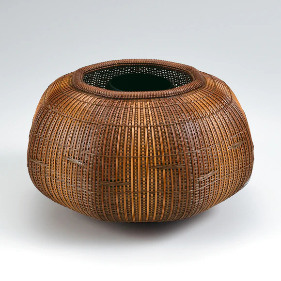 Octagonal flower basket with Oi-sashi weaving