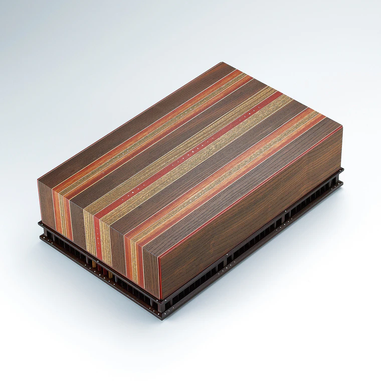 photo Coffer of Jindai Zelkova Wood with Mosaic of Karaki