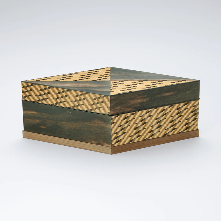photo Lozenge Box with Checkered Patterns