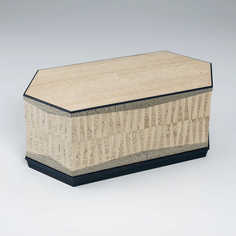 photo Hexagonal Coffer of Elm Wood with Design in Marquetry