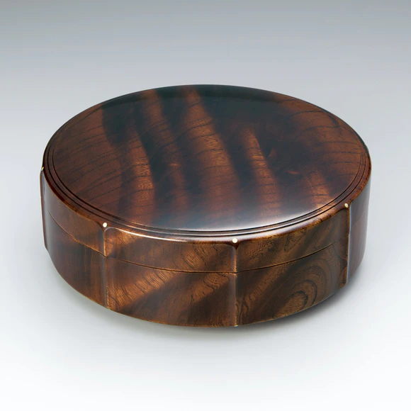 Covered Vessel of Zelkova Wood with Eight Ridges Finished in Wiped Urushi