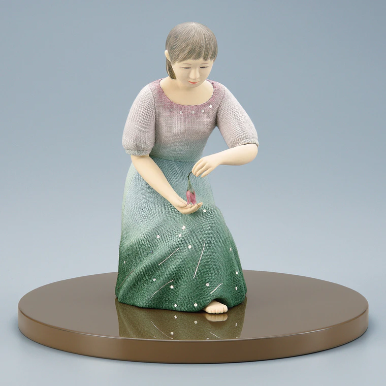 photo Wood Sculpture Covered with Cloth in Kimekomi Method "Flower Lantern"