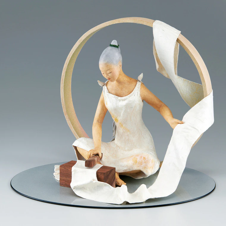 photo Formed with Tōso Over Wooden Core and Covered with Cloth and Washi Paper "Shadow of Moon"