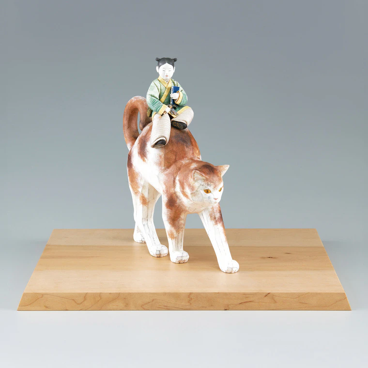 photo Wood Sculpture Covered with Washi Paper and Cloth "Ginshi Nekoze (Poem-reciting Slouch)"