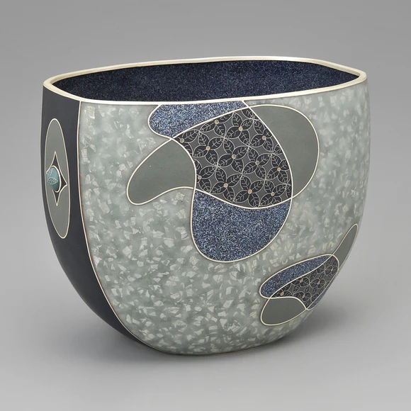 銀製 花弁と波のデザイン 銀張有線七宝花器「水光花」(勝 文彦)｜ギャラリージャパン