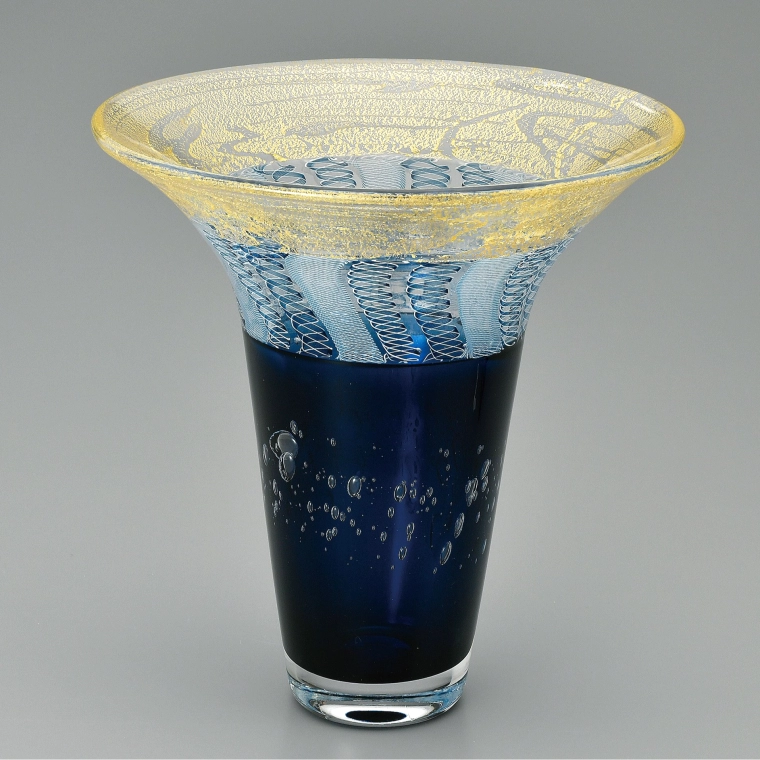photo Three-Tiered Flower Vase of Blown Glass