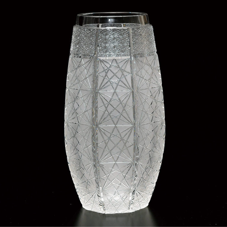 photo Cut Glass Flower Vase "Snow Robe"