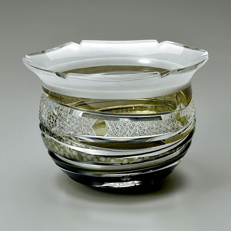 photo Cased Glass Bowl with Incised Decoration "News of Snow"