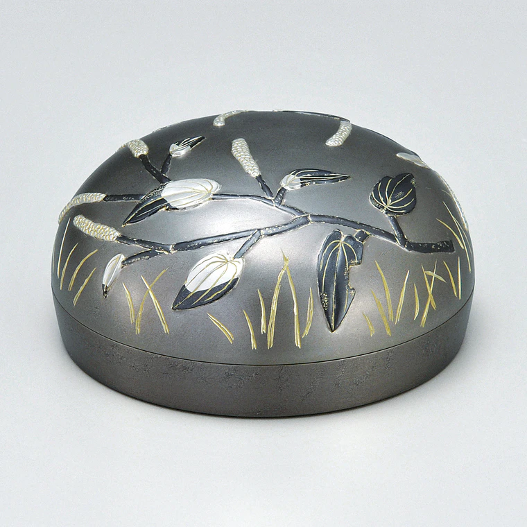 photo Covered Box with High-relief Inlay, Hangesho
