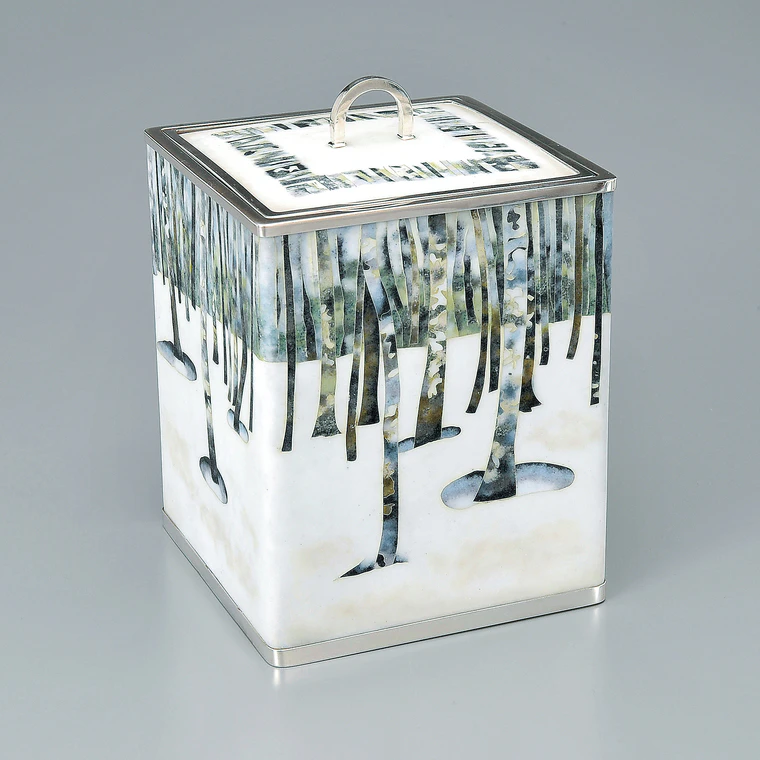 写真：有線七宝水指「根明け」